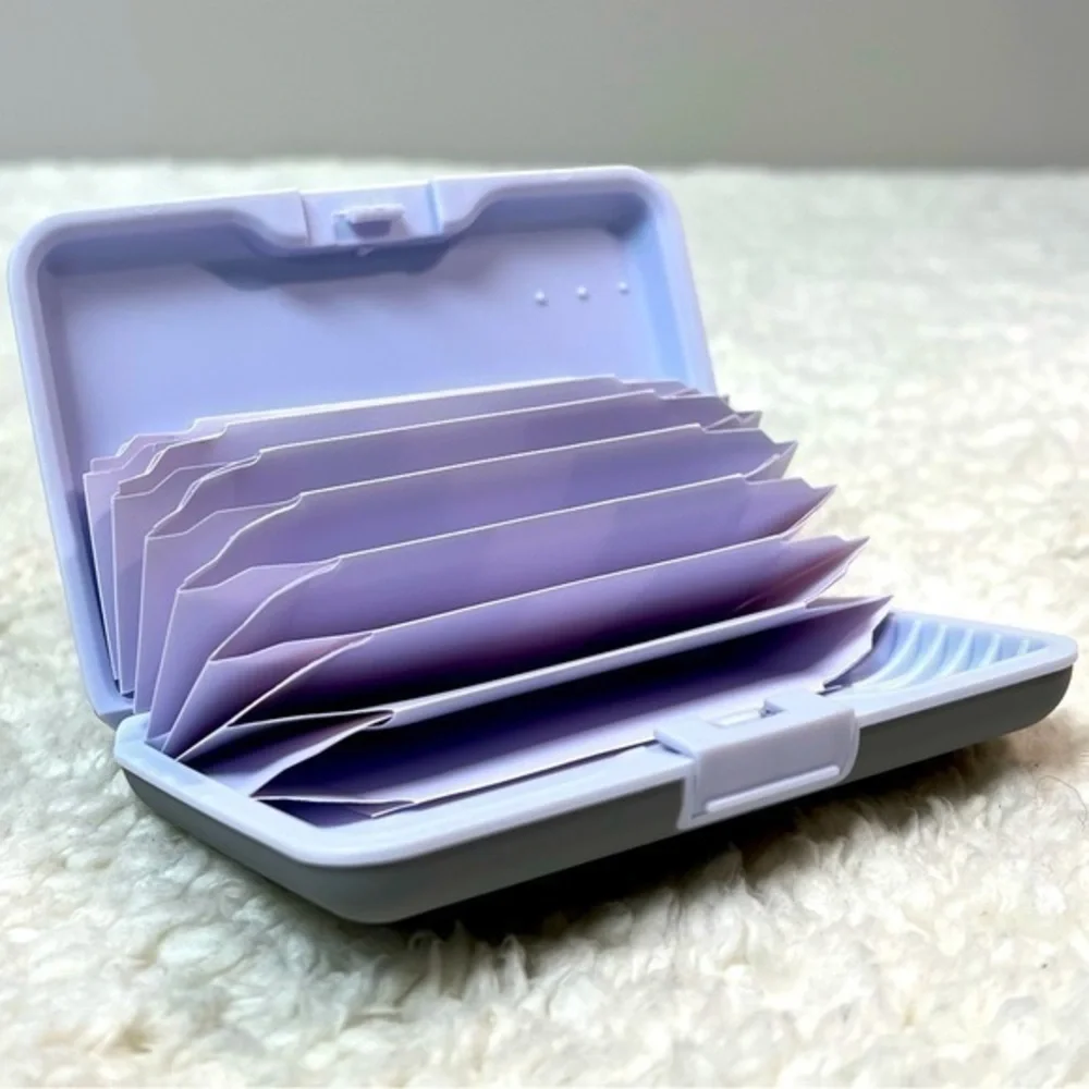 ☀️2/$14☀️Kikkerland Silicone Card ID Case